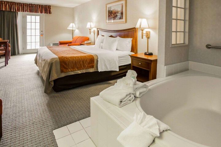 1 King Bed Riverview Balcony (1 of 4)