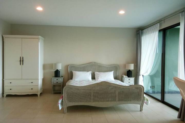 Room 13 of 22