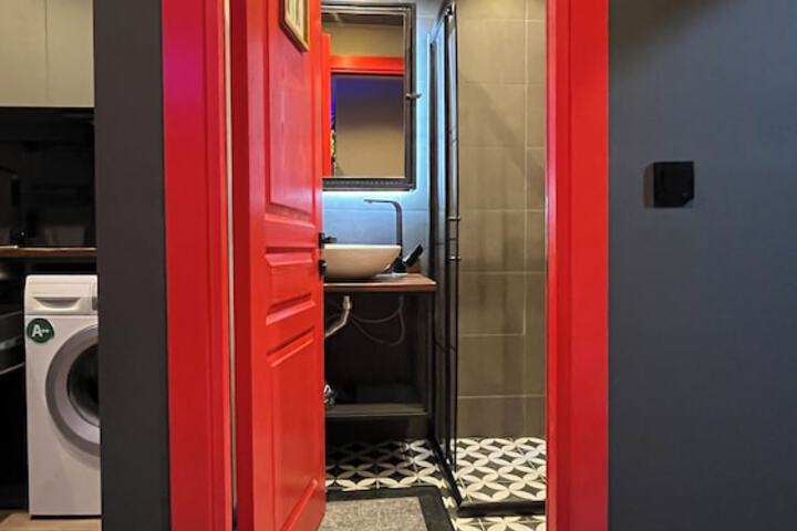 Room 17 of 28