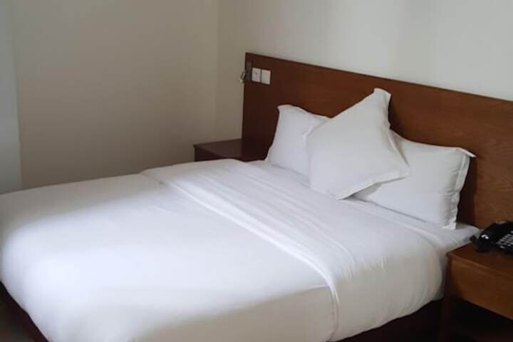 Room 6 of 16