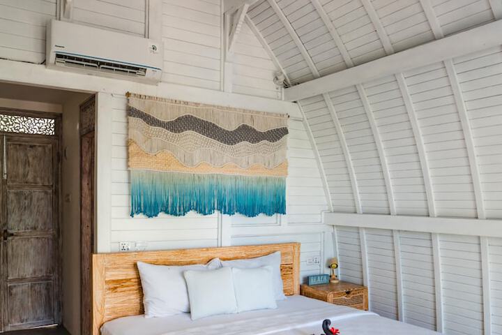 Room 3 of 32