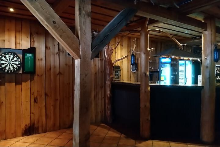 Lounge 81 of 139