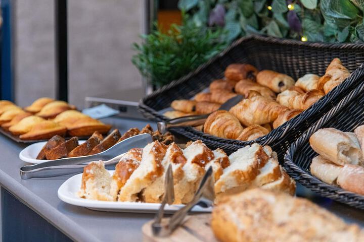 Breakfast/Coffee Service 31 of 46