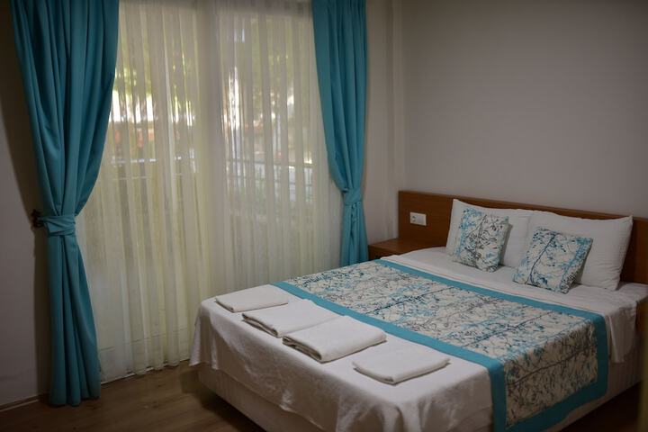 Room 6 of 33