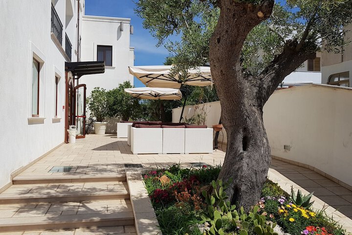 Hotel Exterior 108 of 125