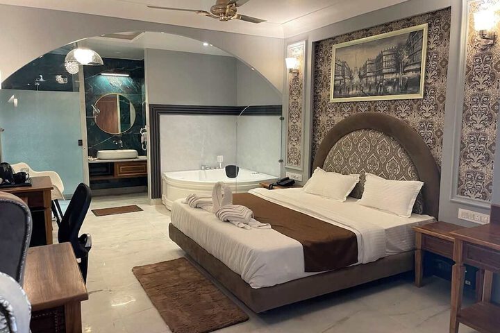 Room 14 of 33