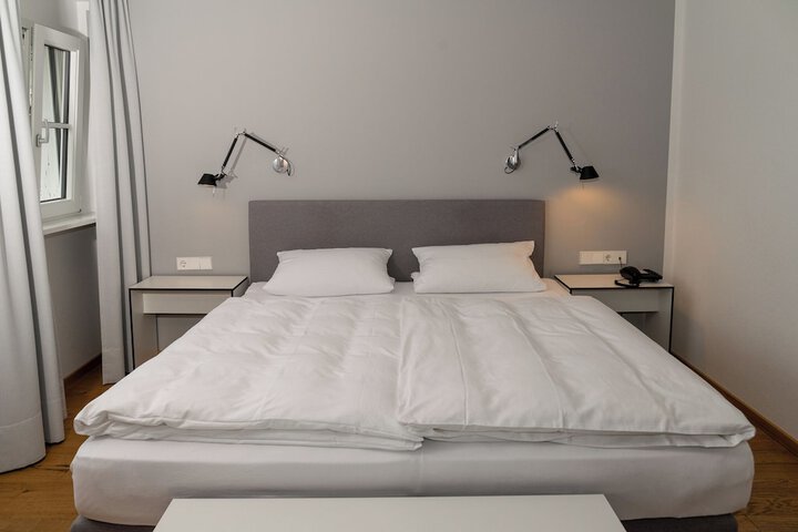 Room 81 of 395