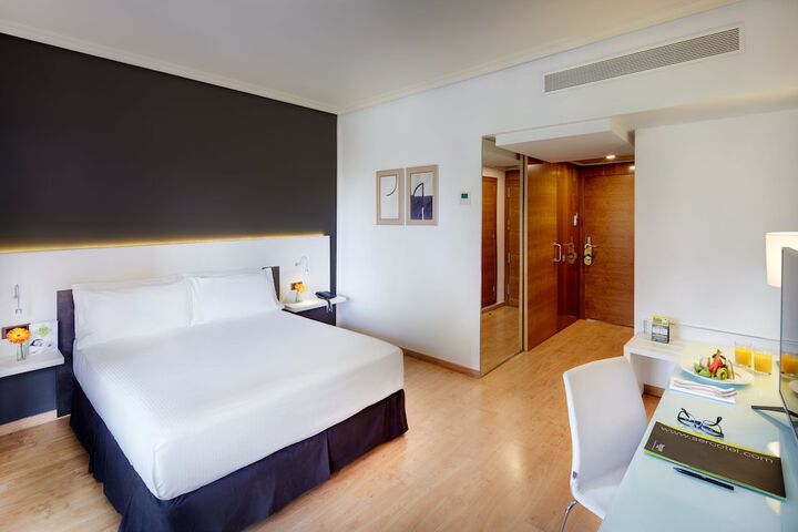 Room 2 of 48