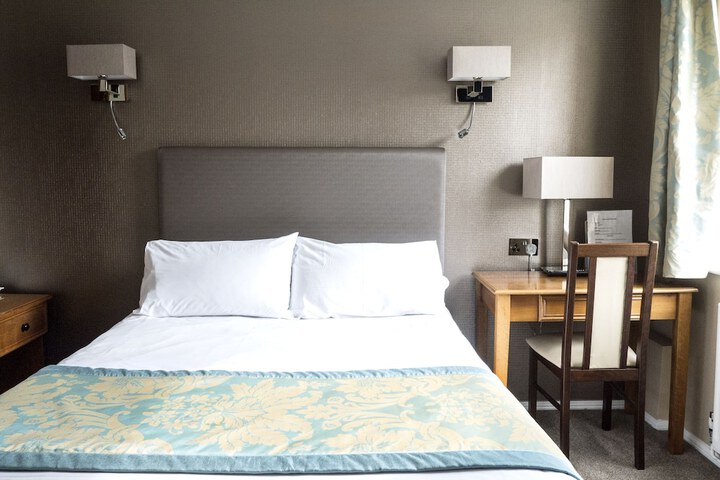 Room 2 of 40