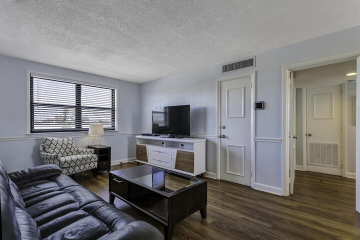 Room 222 of 325