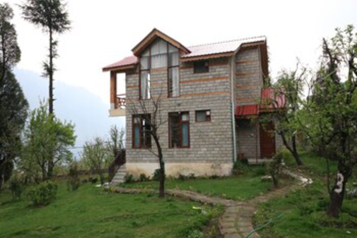 OYO 13695 Home Hill View Studio With Apple Orchard