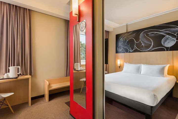 Room 4 of 47