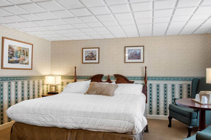 1 King Bed Accessible (7 of 7)
