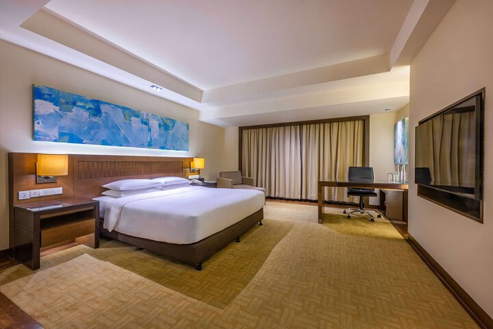 Room 28 of 100