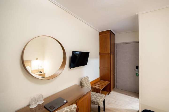 Room 44 of 75
