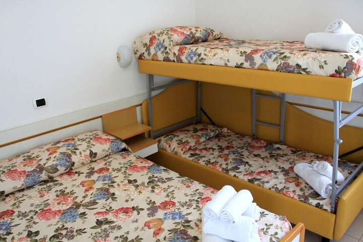 Room 5 of 43
