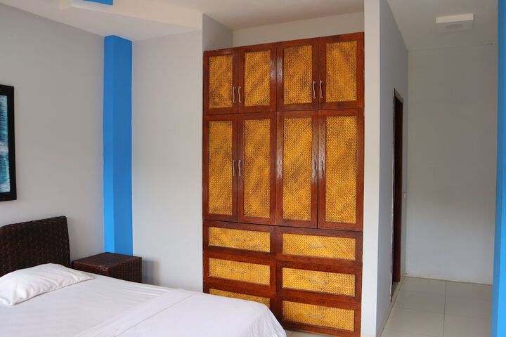 Room 6 of 111