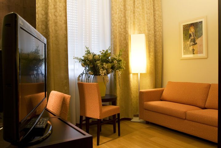 Room 4 of 37