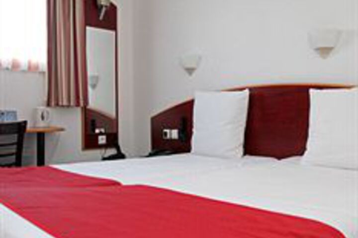 Room 8 of 25