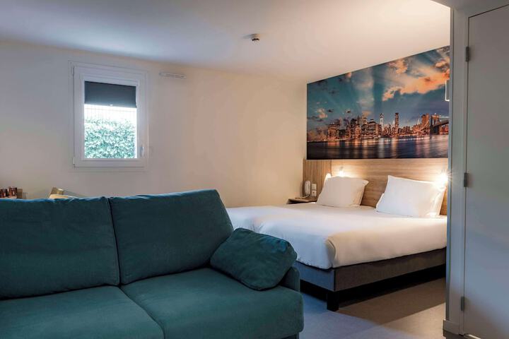 Room 25 of 33