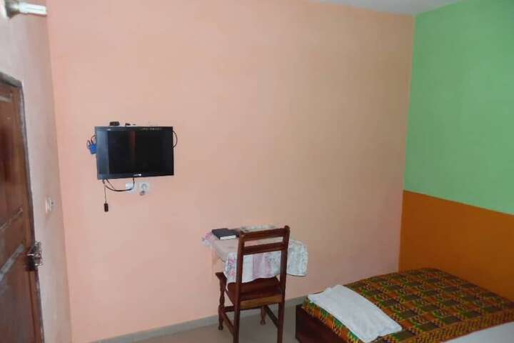 Room 8 of 9