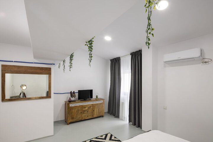 Room 43 of 60