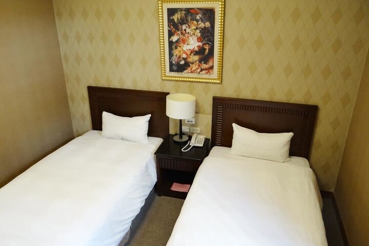 Room 6 of 37