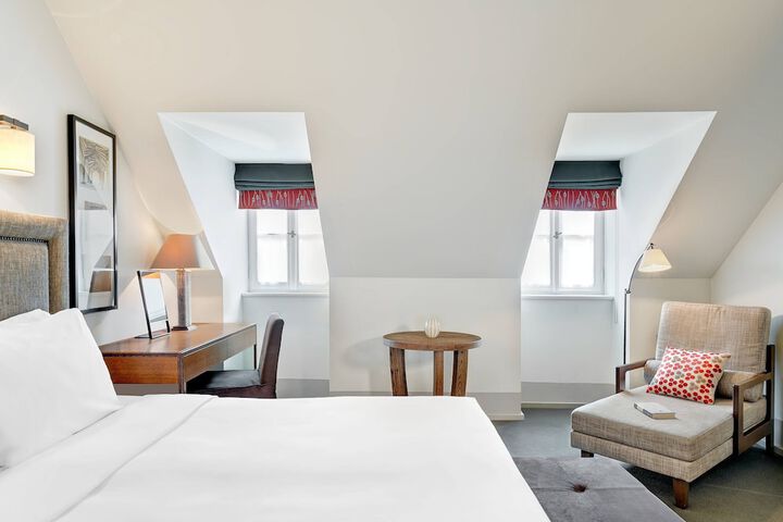 Room 36 of 200