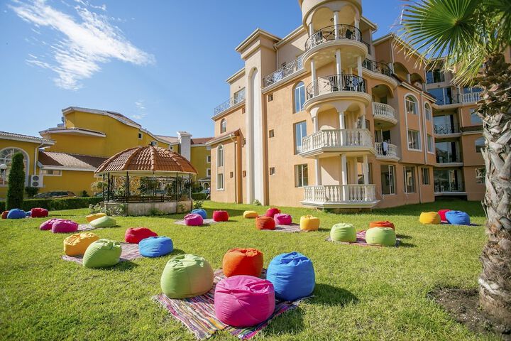 Hotel Exterior 80 of 95