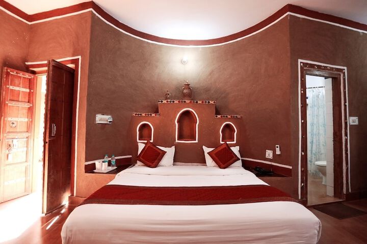Room 4 of 32
