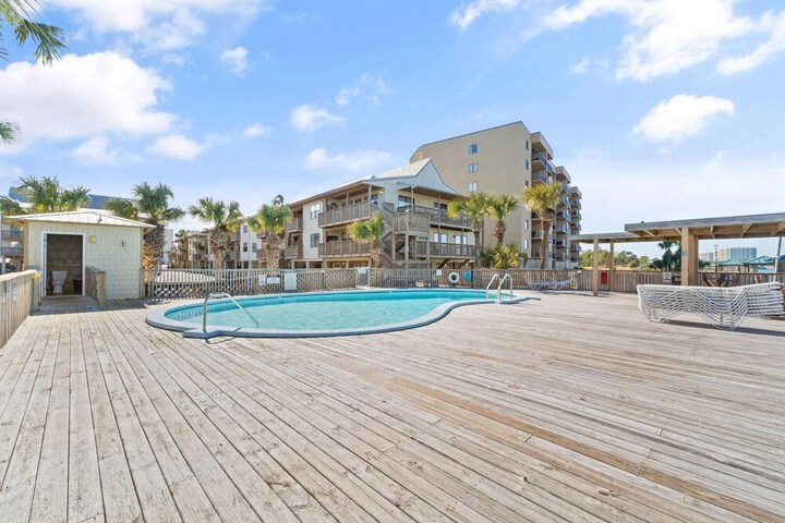 Pool 4 of 17