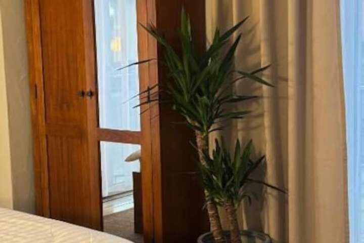 Room 8 of 20