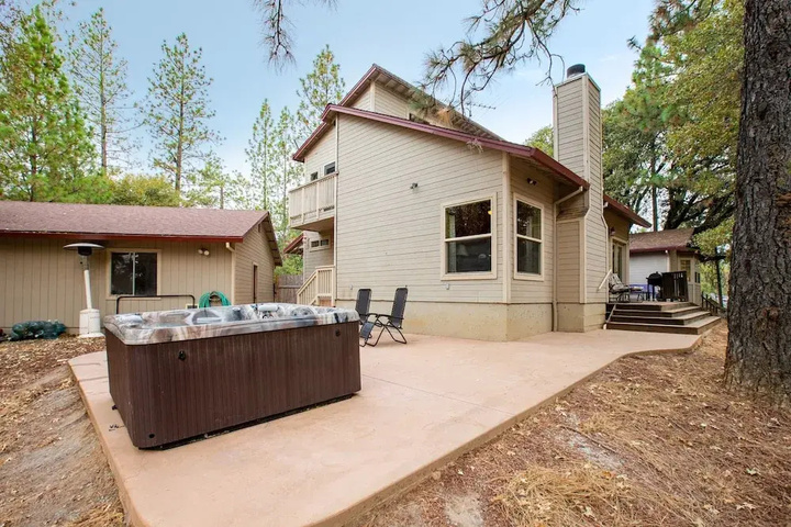 Image of Mountain Retreat With Hot Tub & Pool Table - Just Over 1 Hour To Squaw Valley Resort by Redawning
