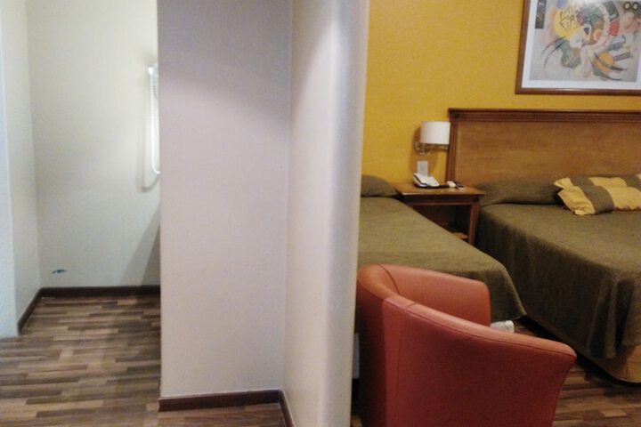 Room 8 of 36