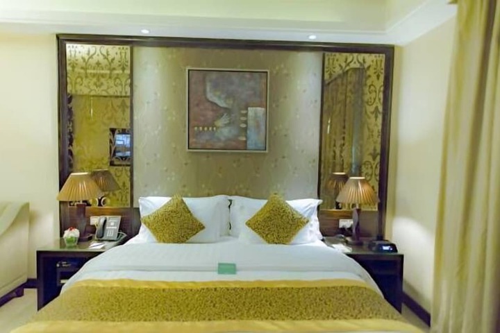 Room 13 of 35