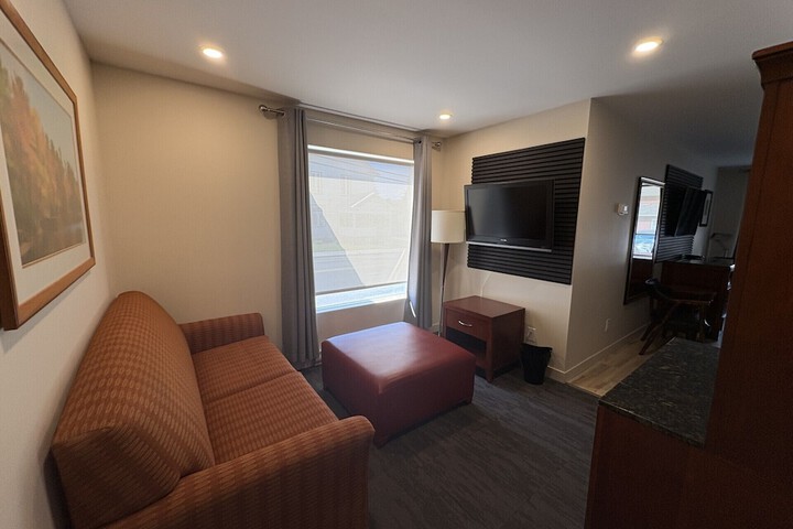 Room 17 of 33