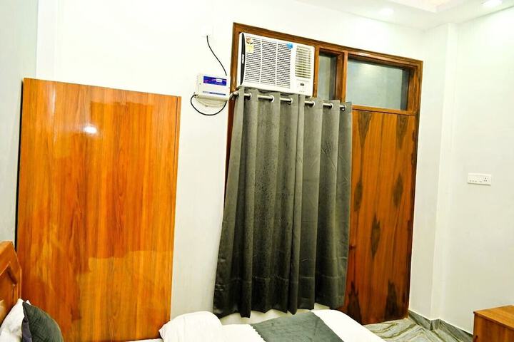 Room 15 of 37