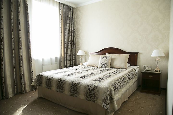 Room 13 of 37