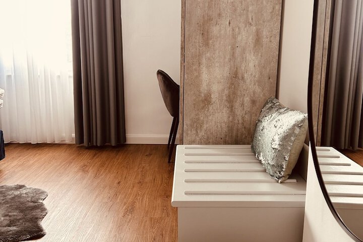 Room 11 of 37