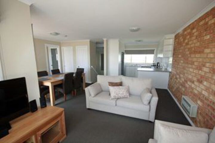 Beloka 9 Overlooking Lake Jindabyne
