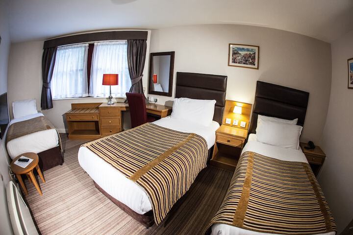 Room 10 of 103