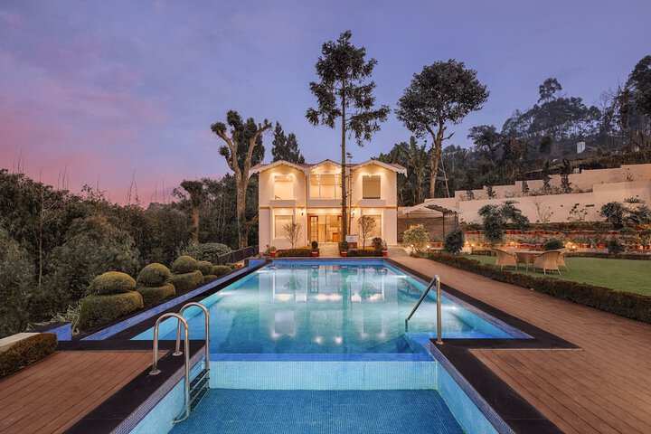 Pool 11 of 25