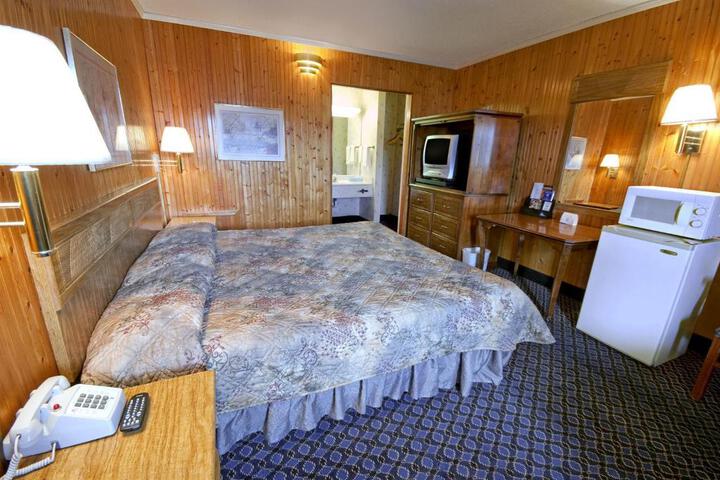 1 King Bed (7 of 13)