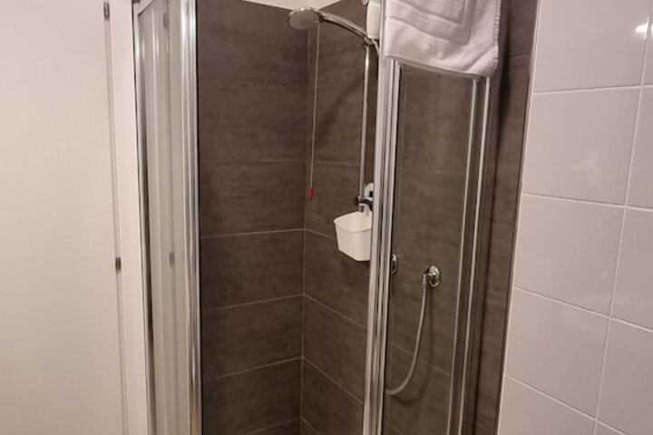 Room 53 of 86