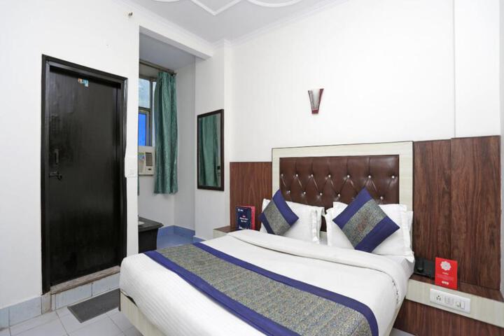 Hotel O International Neelam Suites Near Jama Masjid