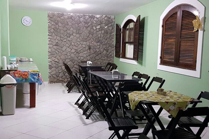 Dining 9 of 11