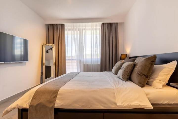 Room 3 of 92