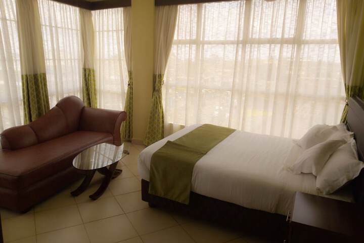 Room 6 of 17
