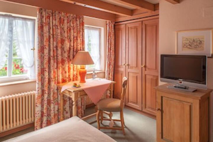 Room 5 of 6