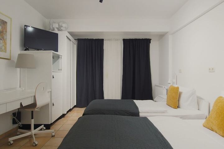 Room 44 of 136